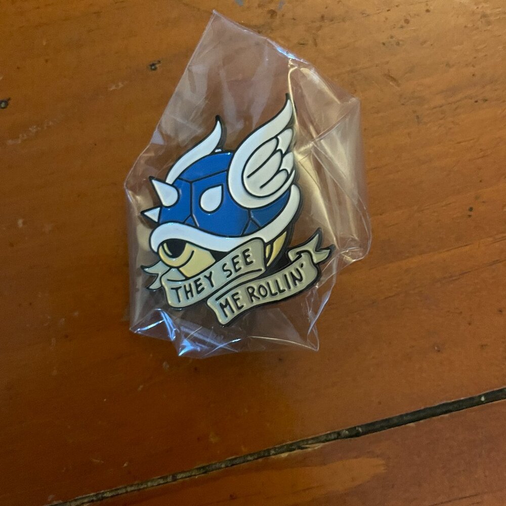 Blue Shell Pin - Picture 1 of 1